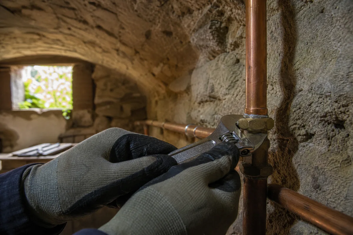 Plombier Thann : réseaux anciens, calcaire, ballons d'eau chaude